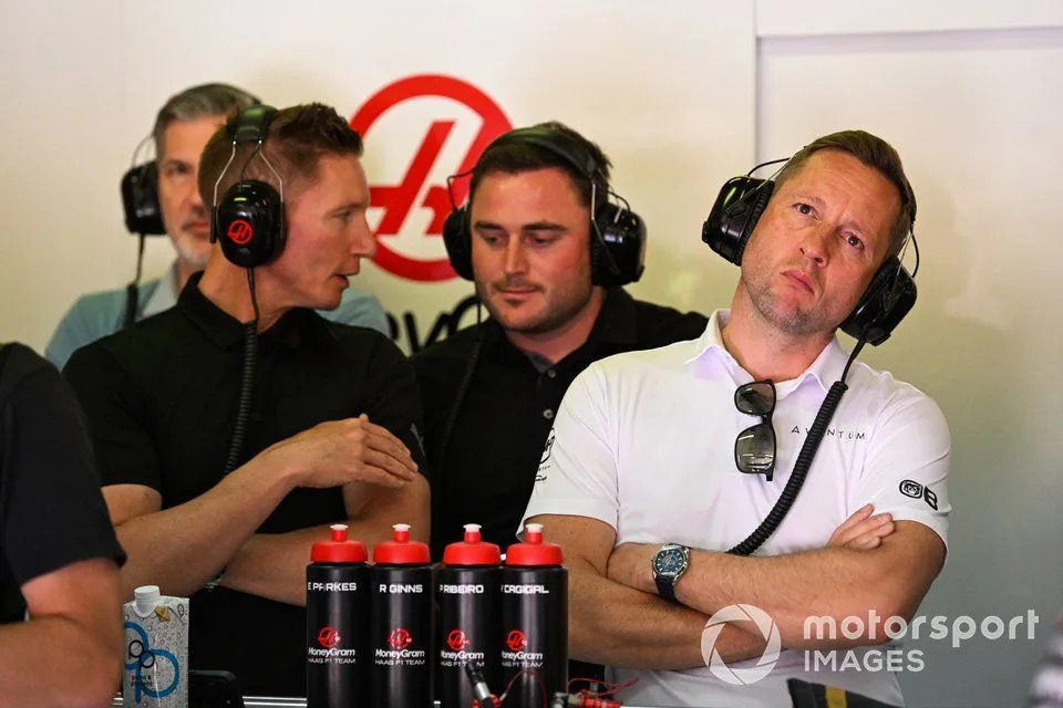 David Bearman, father of Oliver Bearman, Haas F1 Team, watches on in the garage
