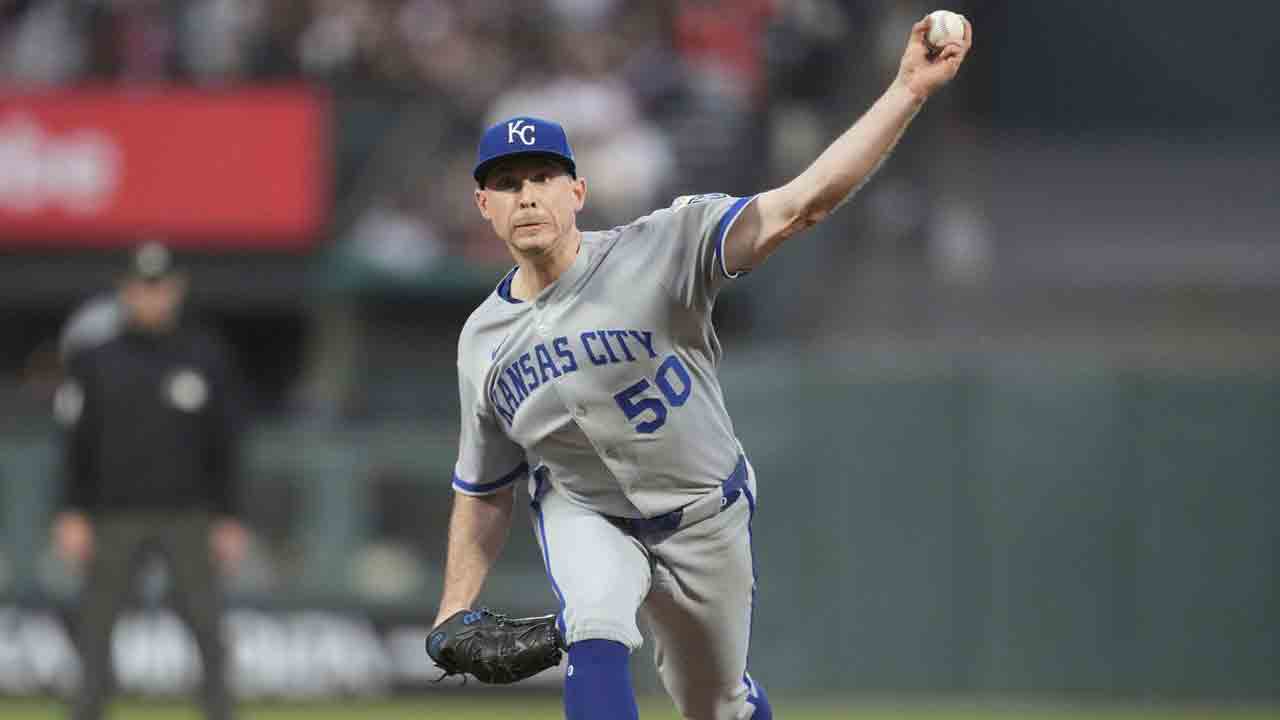 Royals' Kris Bubic placed on 15-day injured list with elbow soreness