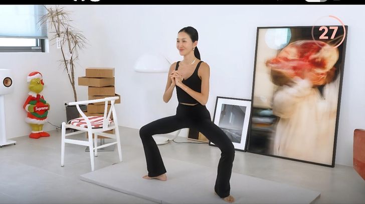 Former ballet dancer Yoon Hye-jin demonstrates the grand plie pulse move on her YouTube channel. Captured from YouTube