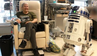 R2-D2 brightens up Star Wars Day for chemotherapy patients