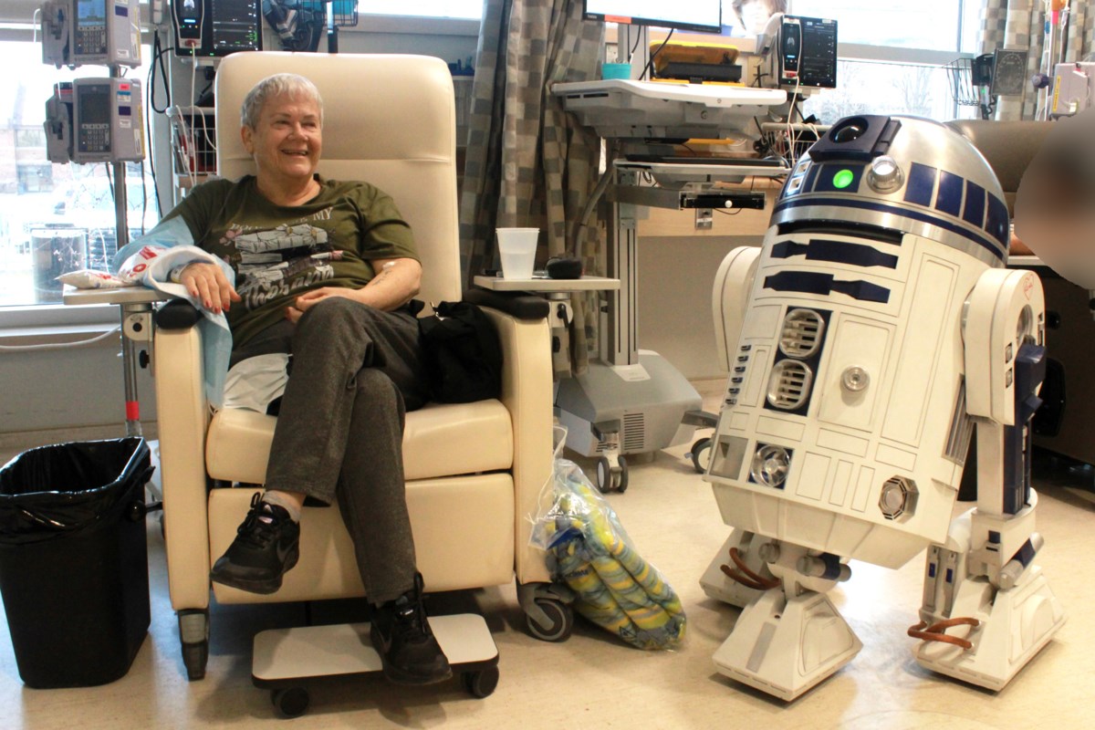 R2-D2 brightens up Star Wars Day for chemotherapy patients