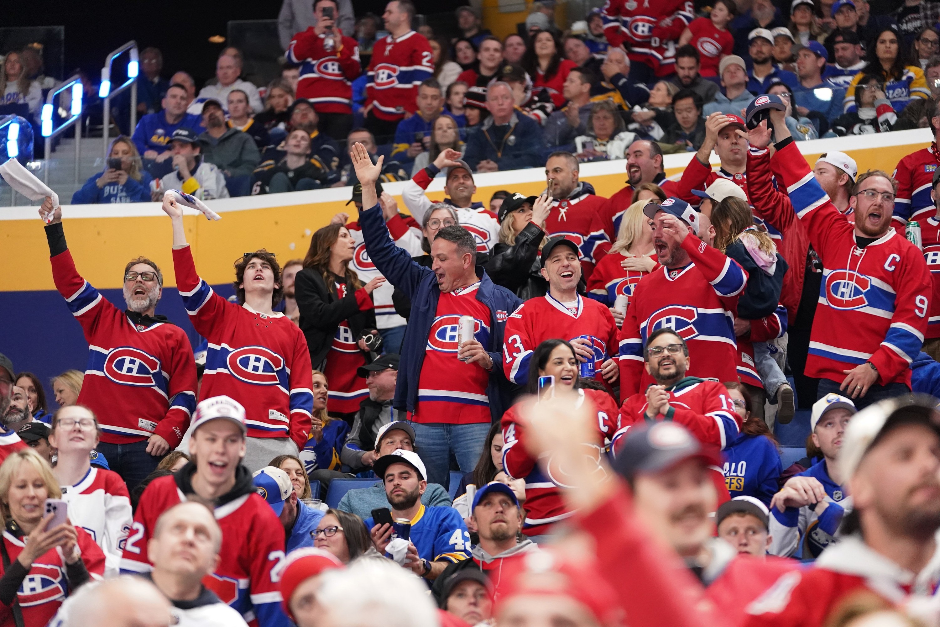 Habs fans cheering