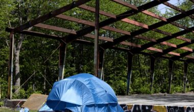 Update: Montreal puts off plan to dismantle Van Horne encampment until June 1