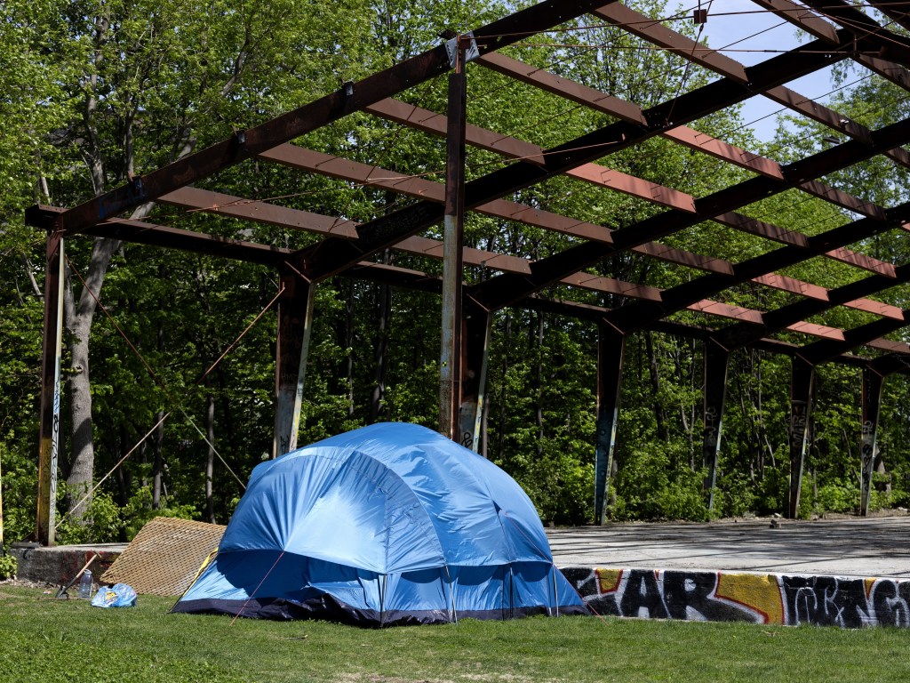 Update: Montreal puts off plan to dismantle Van Horne encampment until June 1