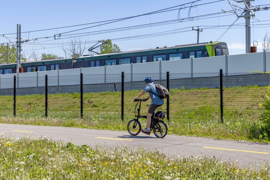 Montreal, REM to build regional bike path together