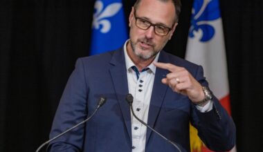 Quebec will not remove English content from government websites, Roberge says