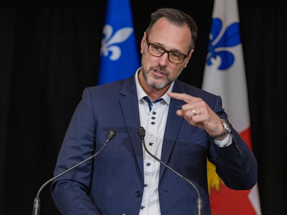 Quebec will not remove English content from government websites, Roberge says