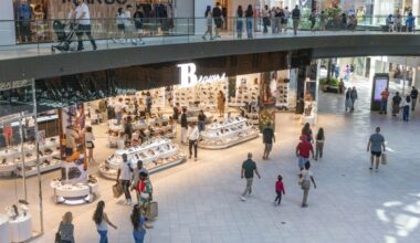 98% of stores passed French service inspections. The OQLF says concerns remain