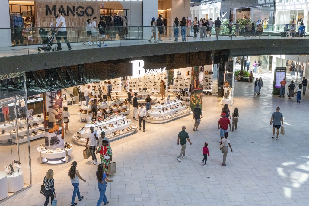 98% of stores passed French service inspections. The OQLF says concerns remain