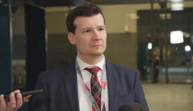 Calgary mayor calls province's focus on bike lanes 'symbolic virtue-signalling'
