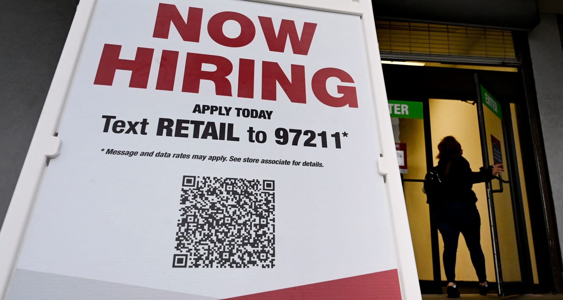 Retailers hire big, defying consumer warning signs