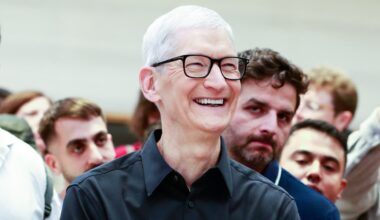 Apple delivers a nearly perfect quarter, with a CEO change and an AI update ahead