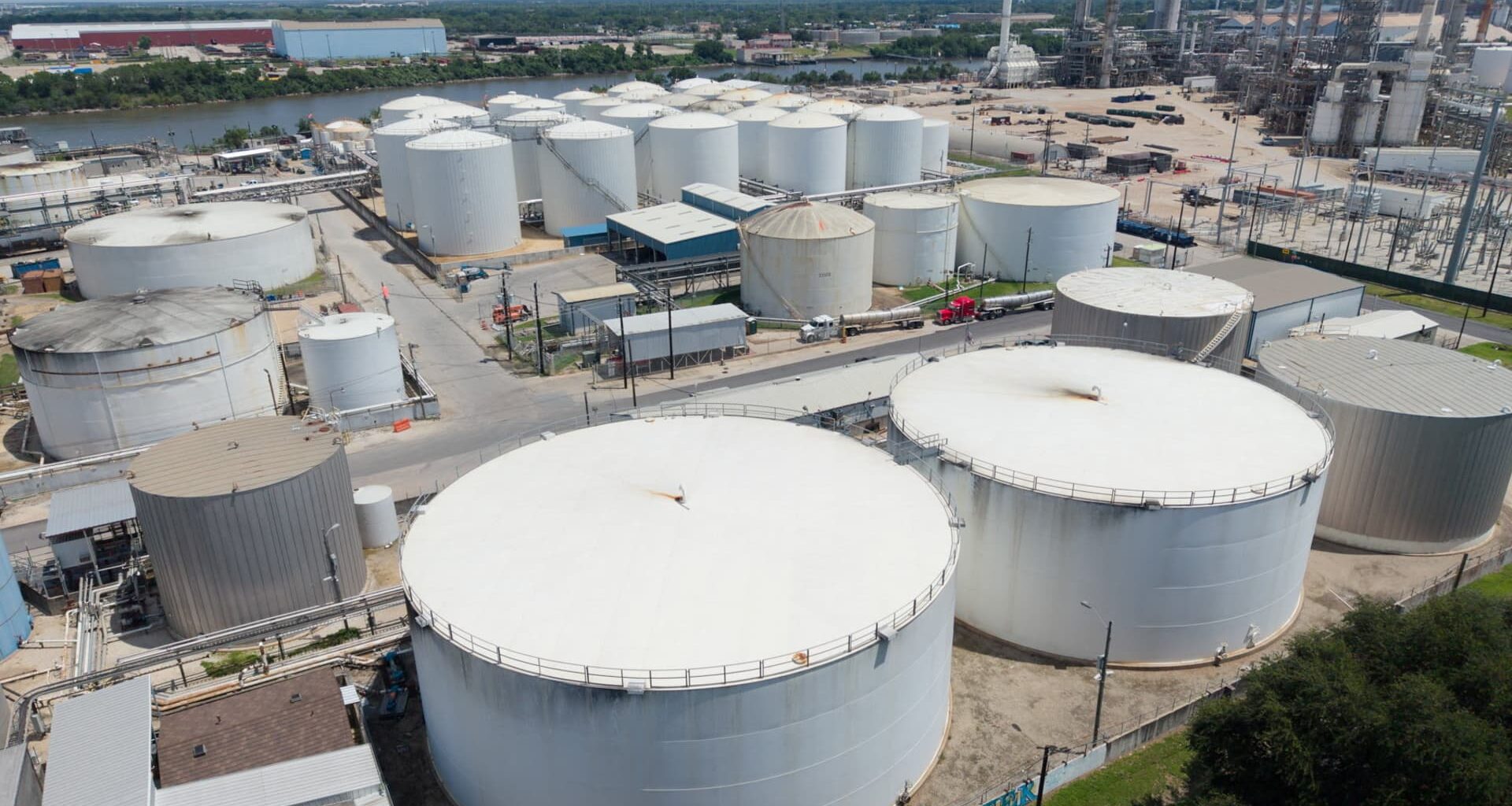 Oil prices: traders weigh Iran diplomacy against U.S. military operations