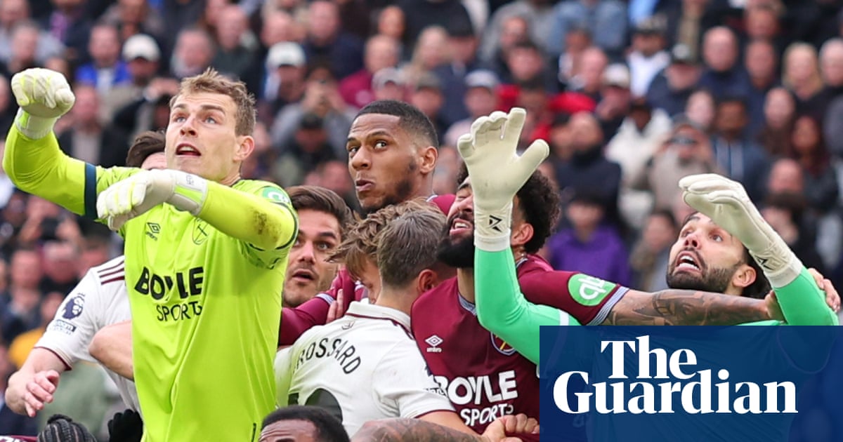 West Ham to lodge complaint with referee chiefs over disallowed goal against Arsenal | West Ham United