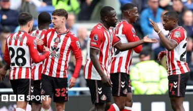 Sunderland beat Everton to keep European hopes alive