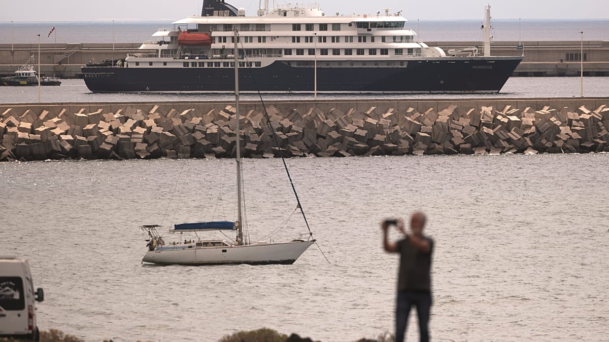 American doctor who helped patients on hantavirus-hit cruise ship cleared to leave isolation