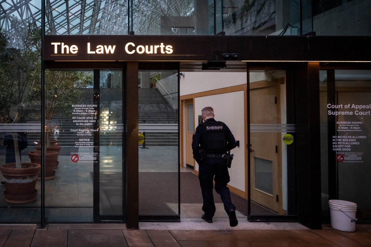 Lawyer says client didn't try to kill Vancouver café patron. Crown calls accused liar