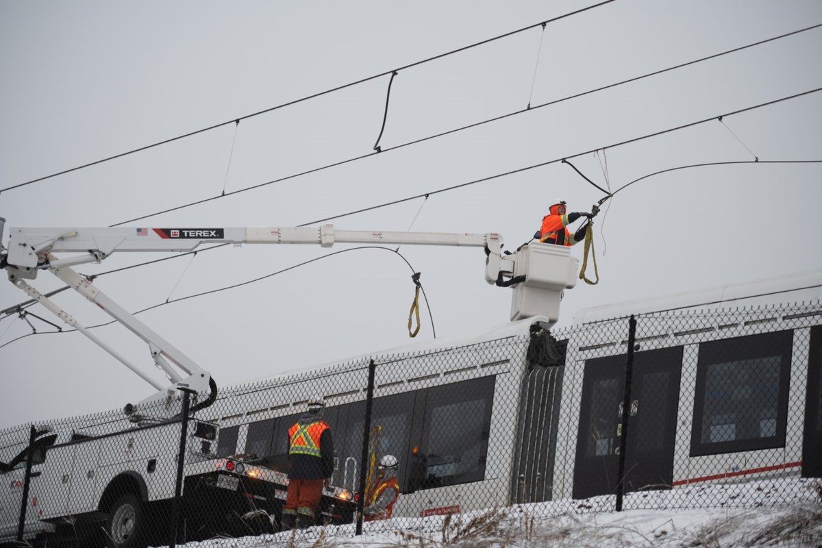 Feds working with City of Ottawa to ease public service transit woes: memo
