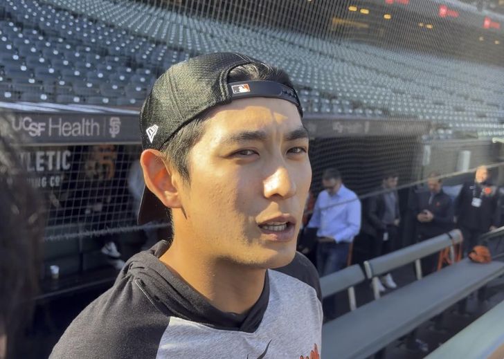 San Francisco Giants' Korean outfielder Lee Jung-hoo speaks with reporters at the club's home in Oracle Park, San Francisco, May 8. Yonhap