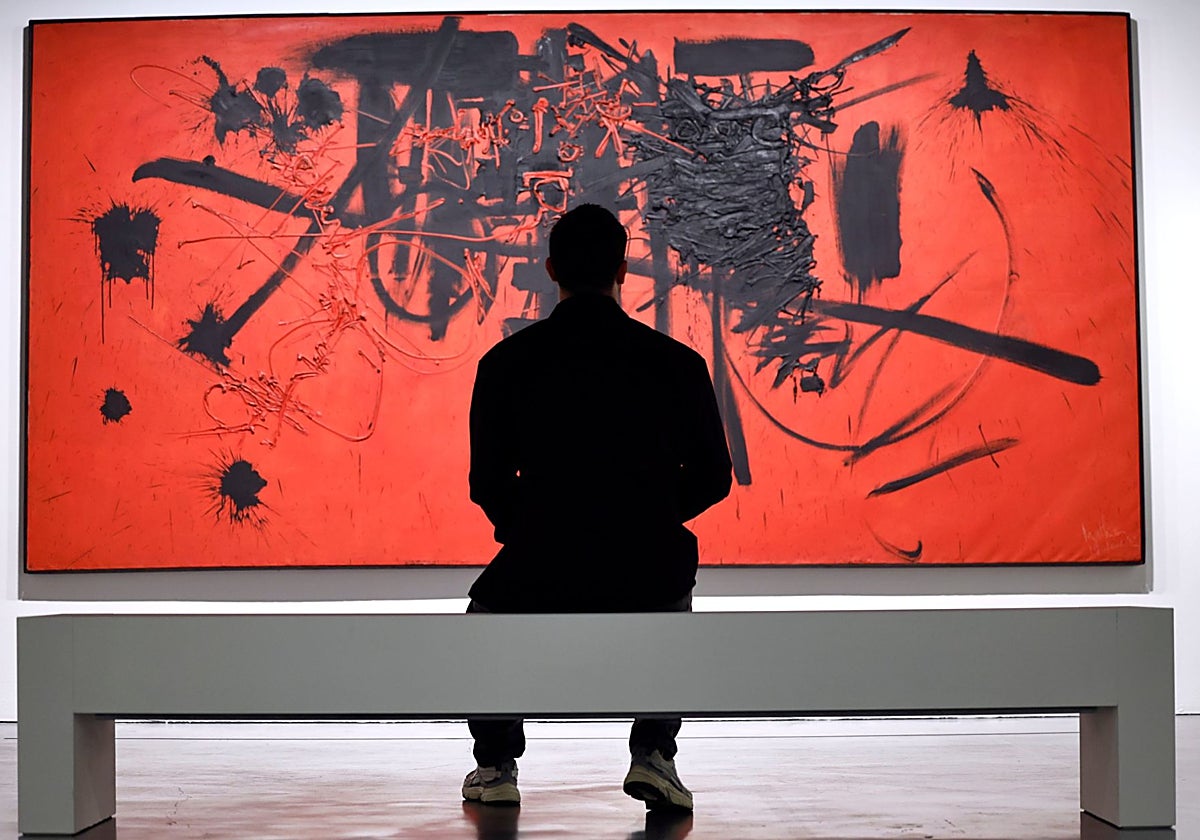 From the artist who painted with his feet to the splashes of Pollock: abstraction takes over the Centre Pompidou Malaga