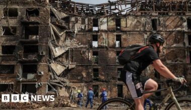 Russia threatens more Kyiv strikes and tells foreign nationals to leave - BBC