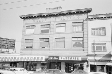 1974: The Walden Building at 4118-4124 Main St. The business signs for Windsor Meats, 25th and Main Hardware, and Kinney Shoes are also visible.
