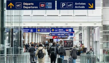 Feds to quadruple max fine for airlines violating air passenger bill of rights to $1M
