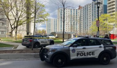 SIU investigating after stabbing suspect dies in fall from Toronto balcony