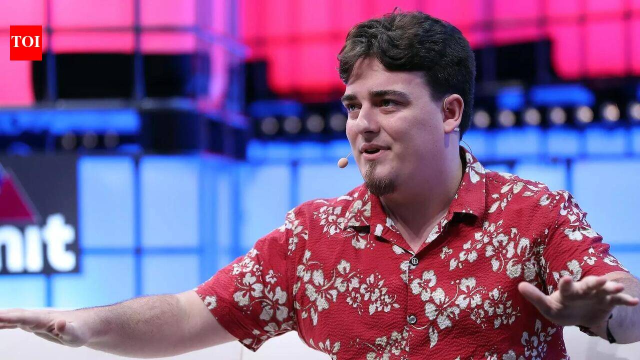 Palmer Luckey's 'congratulations message' to Apple's new CEO John Ternus has this more than 25-year-old photo that says ...