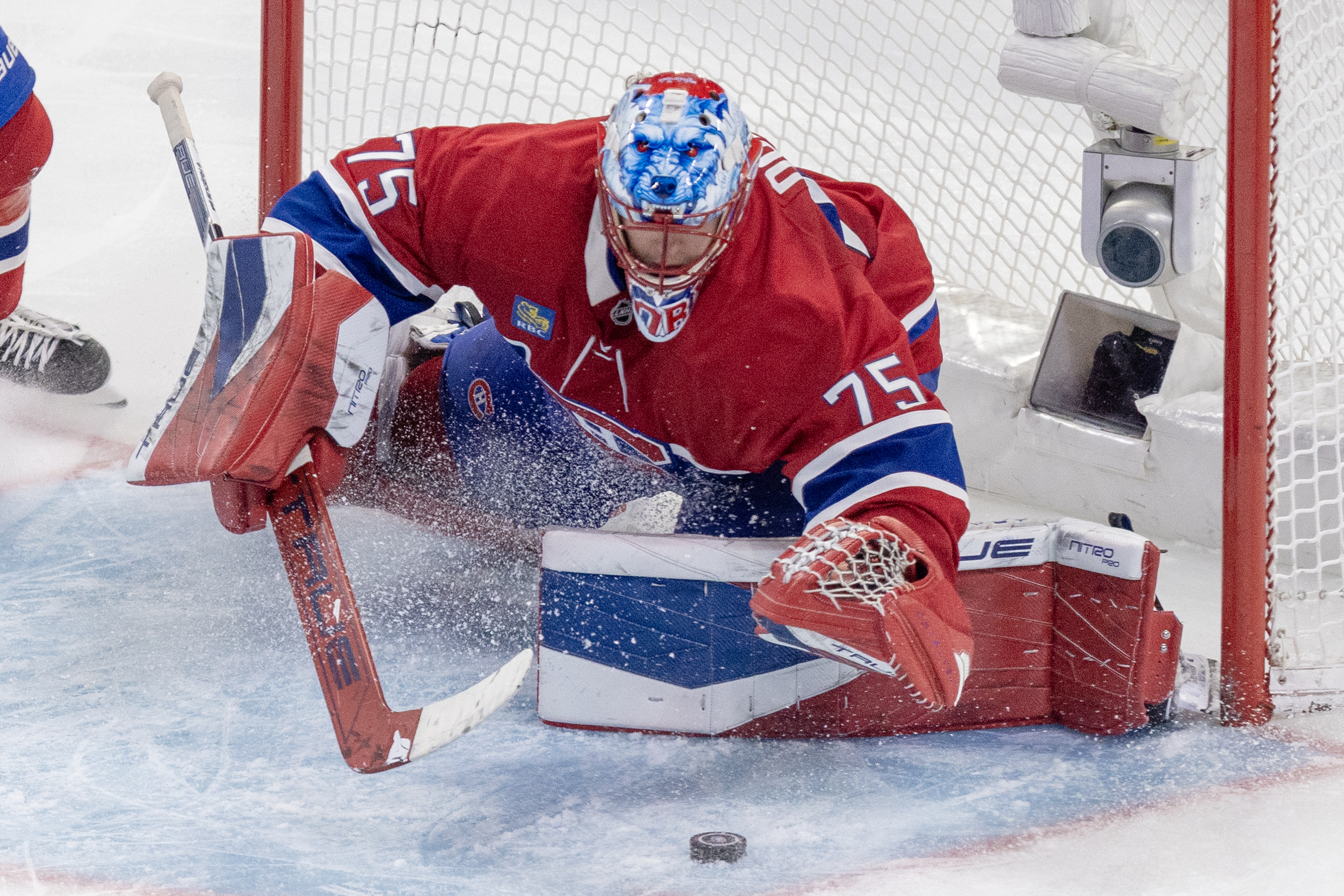 Canadiens' goaltender Jakub Dobes reaches to freeze the puck.