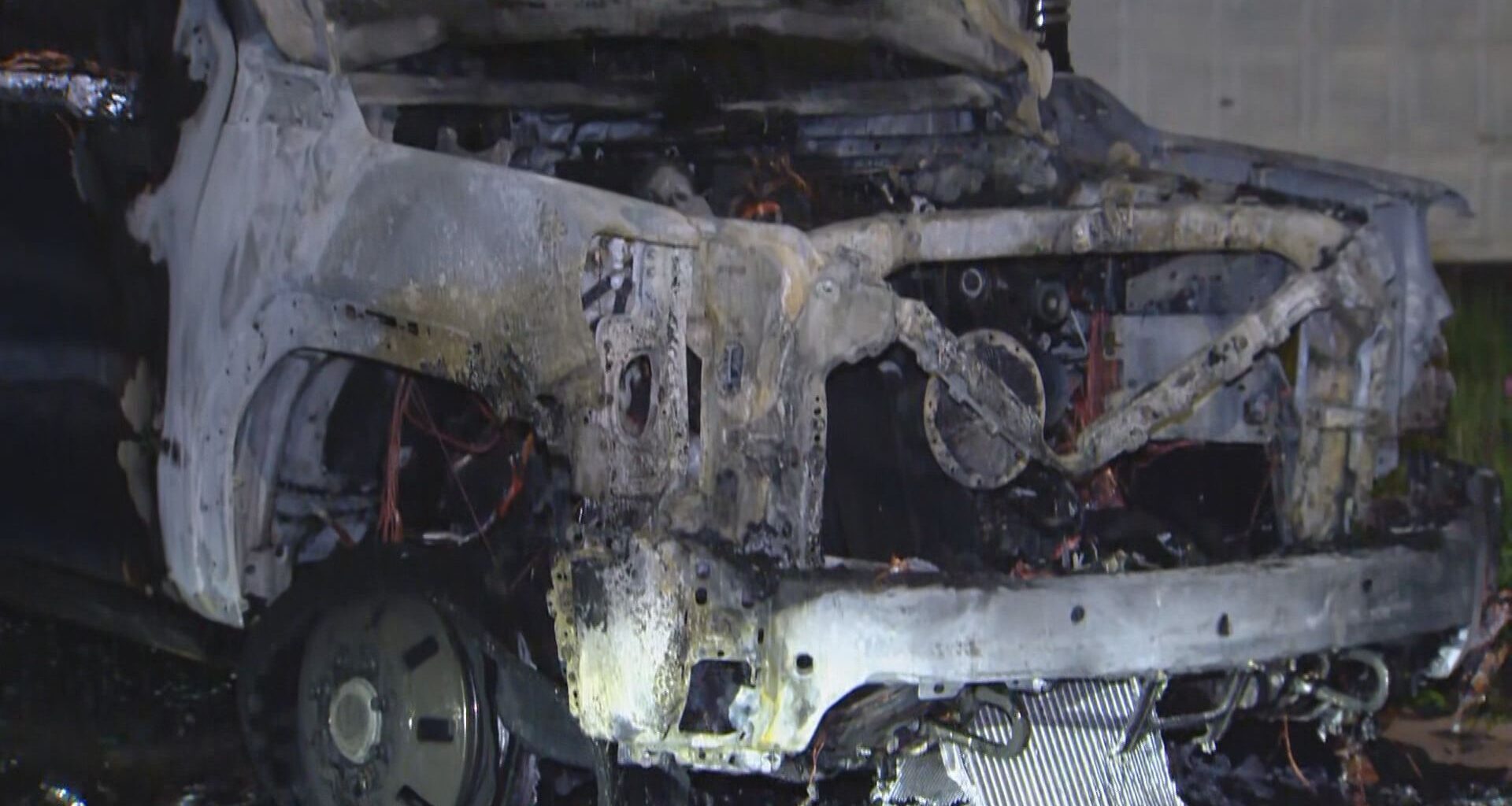 Tow truck fire under investigation in Brampton
