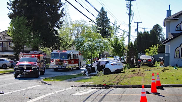 1 dead, multiple others injured in afternoon crash in Delta, B.C.: police