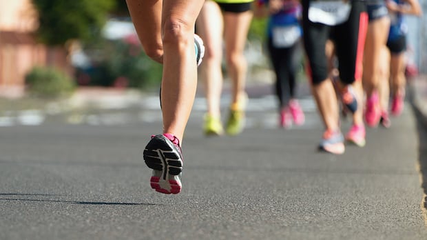 Unseasonably warm weather triggers health warning ahead of BMO Vancouver Marathon