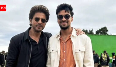 Shah Rukh Khan: 'King': Shah Rukh Khan ditches grey look, sports darker hair during South Africa schedule - PICS |