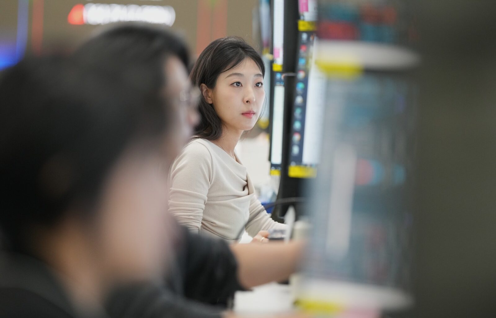 World shares are mixed, with sharp gains for tech stocks, while oil prices bounce back – Winnipeg Free Press