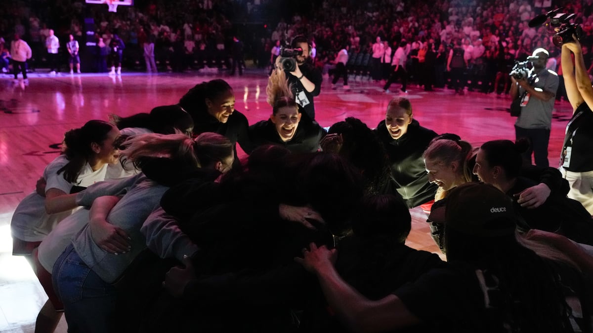 Fans cheer on Portland Fire in first home WNBA game in more than two decades