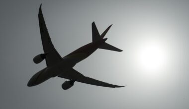 One arrested at Vancouver airport after climbing fence and accessing aircraft | NanaimoNewsNOW