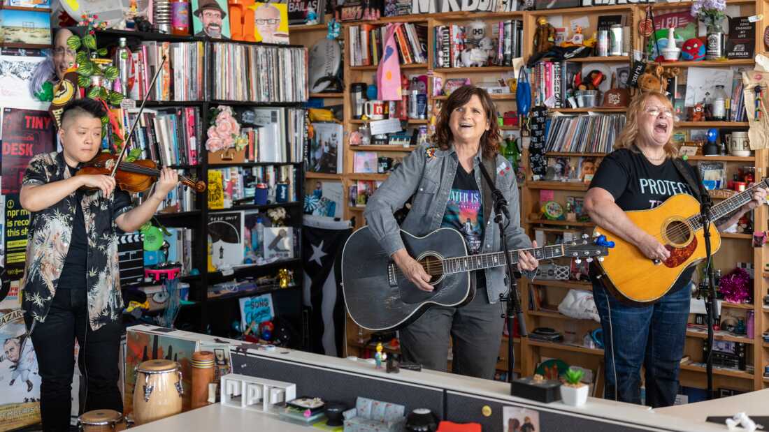 indigo-girls-tiny-desk-70_wide.jpg