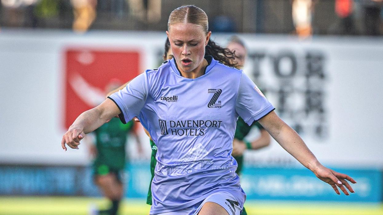Elyse Bennett on Debut