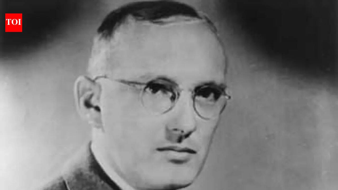 In 1933, Bell Labs engineer Karl Jansky followed a faint radio hiss, and this discovery opened the door to radio astronomy |