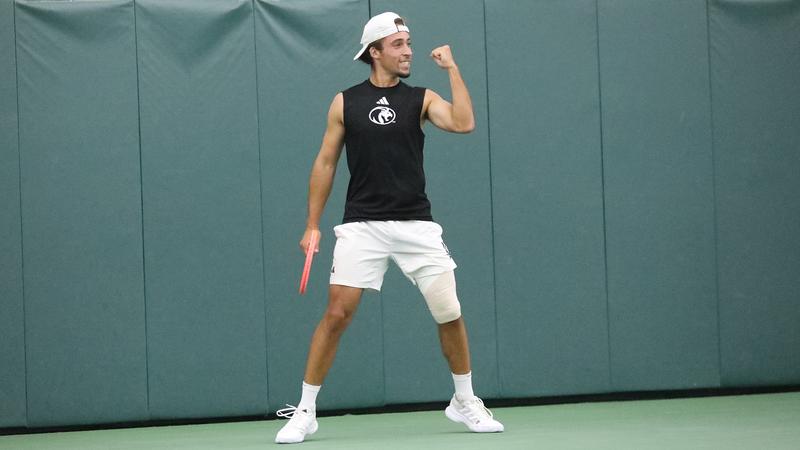Men’s Tennis roars to NIT semifinal victory over Longwood, 4-2
