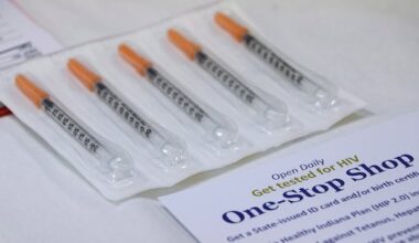 A Toronto man could become the 1st Canadian cured of HIV thanks to rare bone marrow treatment