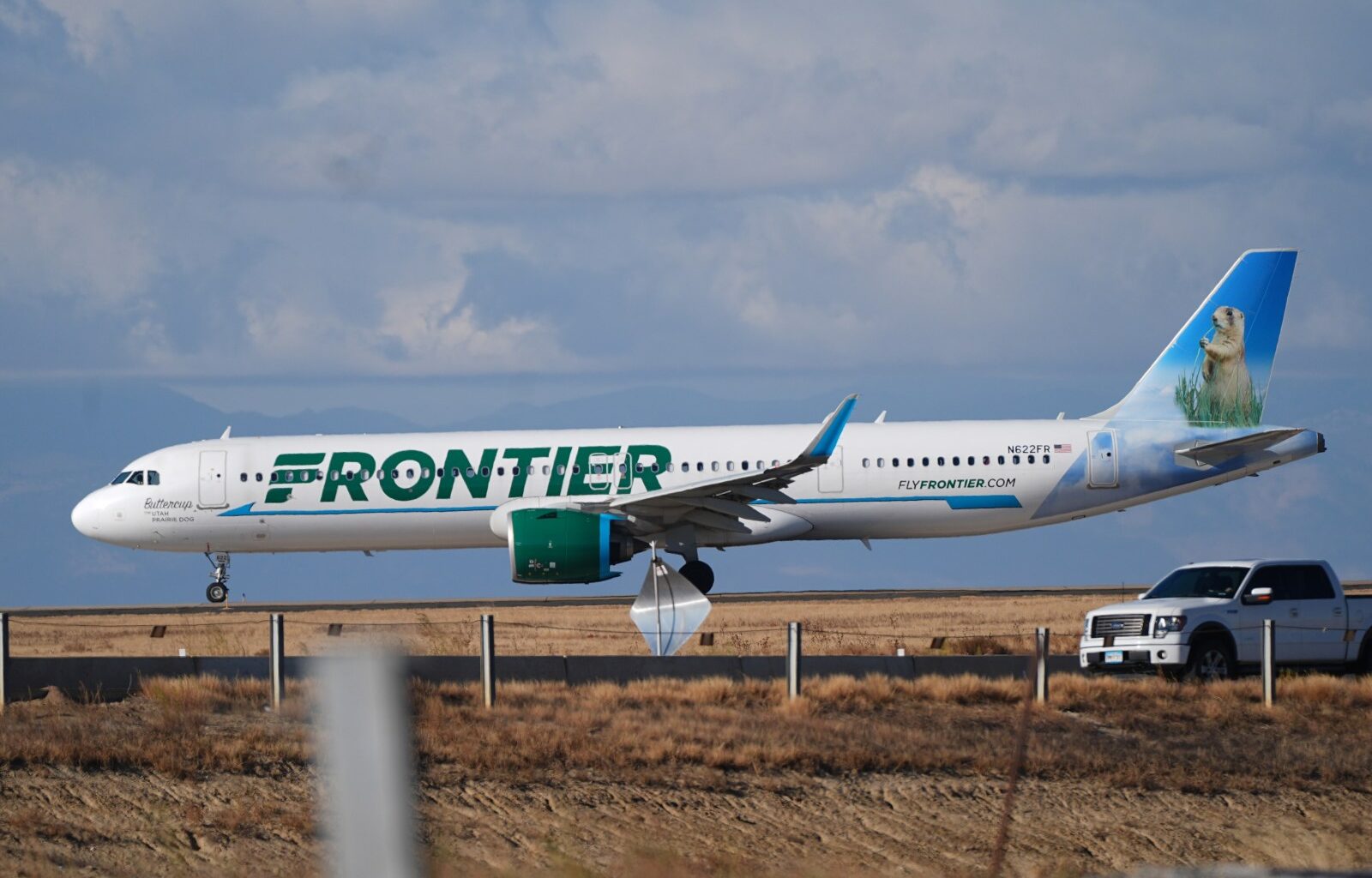 Pedestrian dies after being hit by Frontier Airlines plane that was taking off at Denver airport – Winnipeg Free Press