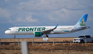 Pedestrian dies after being hit by Frontier Airlines plane that was taking off at Denver airport – Winnipeg Free Press