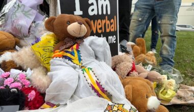 Crowd mourns 2 young children at candlelight vigil in Calgary Friday night