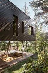 The Outdoor Conversation Pit at This British Columbia Home Will Give You Something to Talk About - Photo 2 of 14 -