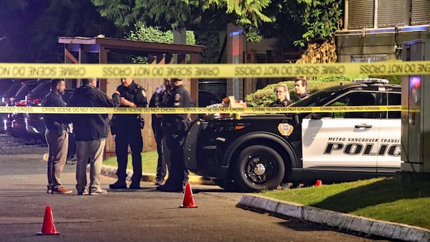 2 men shot dead in Surrey parking garage: police