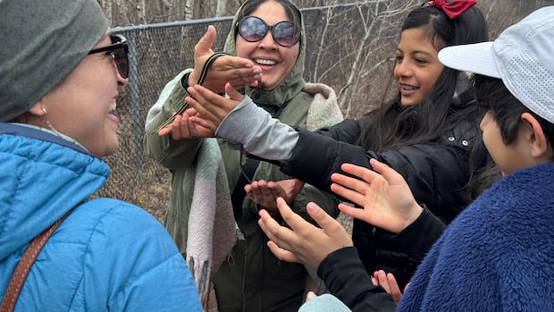 Garter snakes emerge late from Narcisse dens after cool Manitoba spring