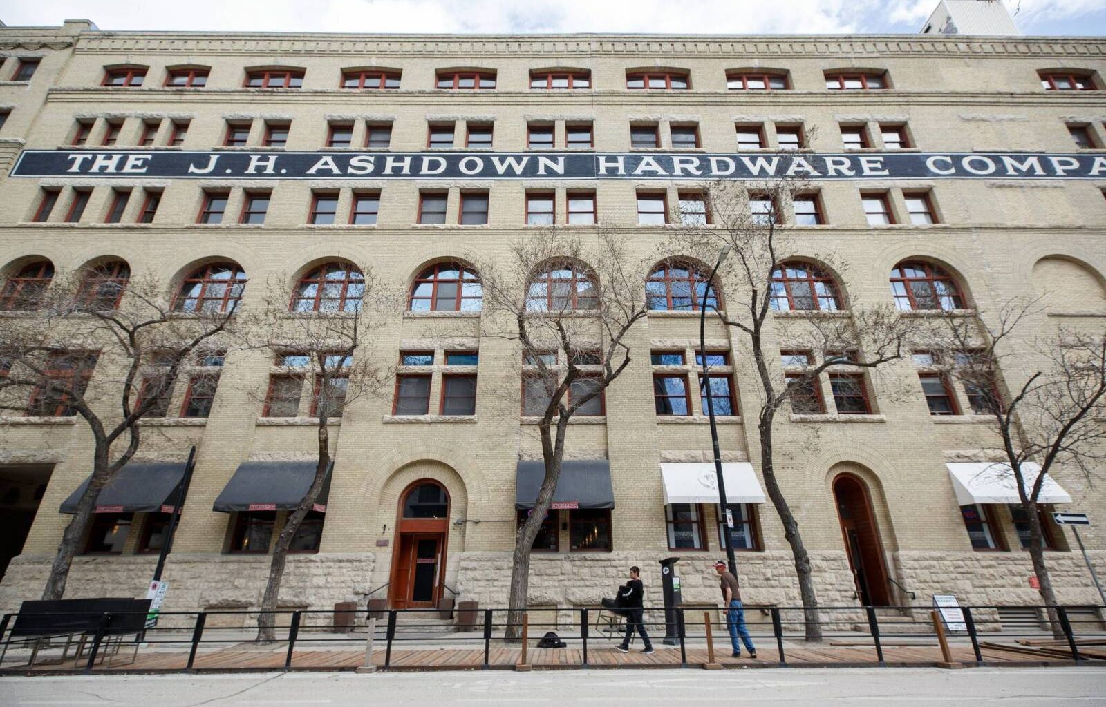 Hermanos steakhouse to shutter, relocate in Exchange – Winnipeg Free Press