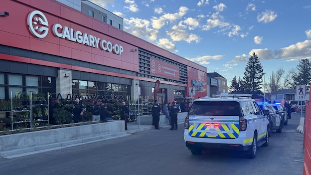 1 dead, 1 in life-threatening condition after shooting in Calgary Co-op parking lot: police